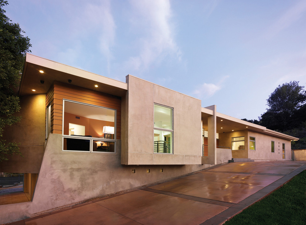 Photo of a modern exterior in Los Angeles with wood siding.
