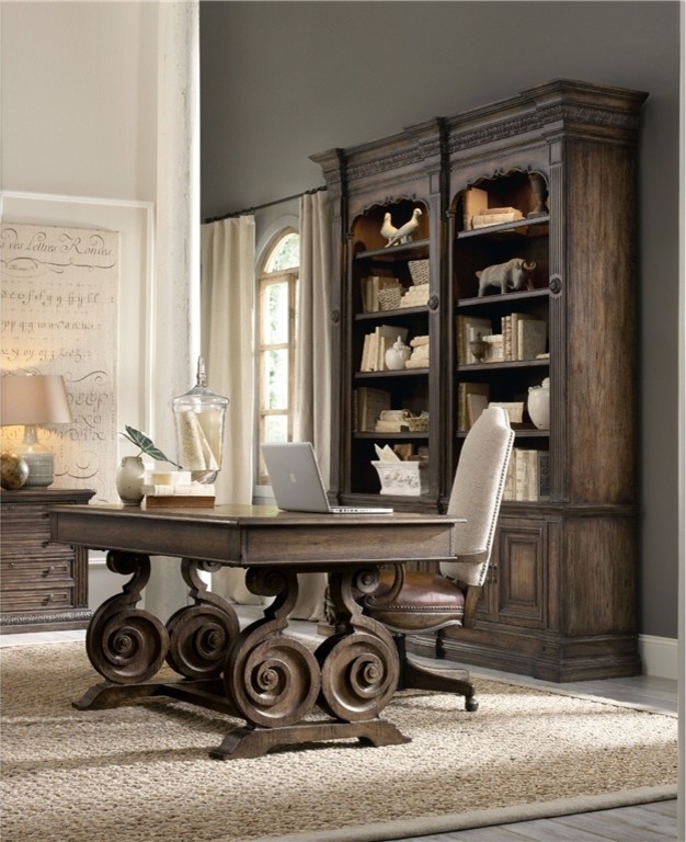Design ideas for a traditional home office in Seattle.