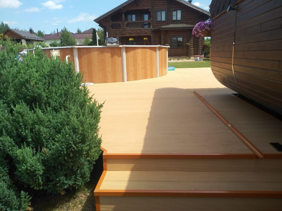 Террасная доска в лаунж-зоне у бассейна на объекте в ДНТ Бородино