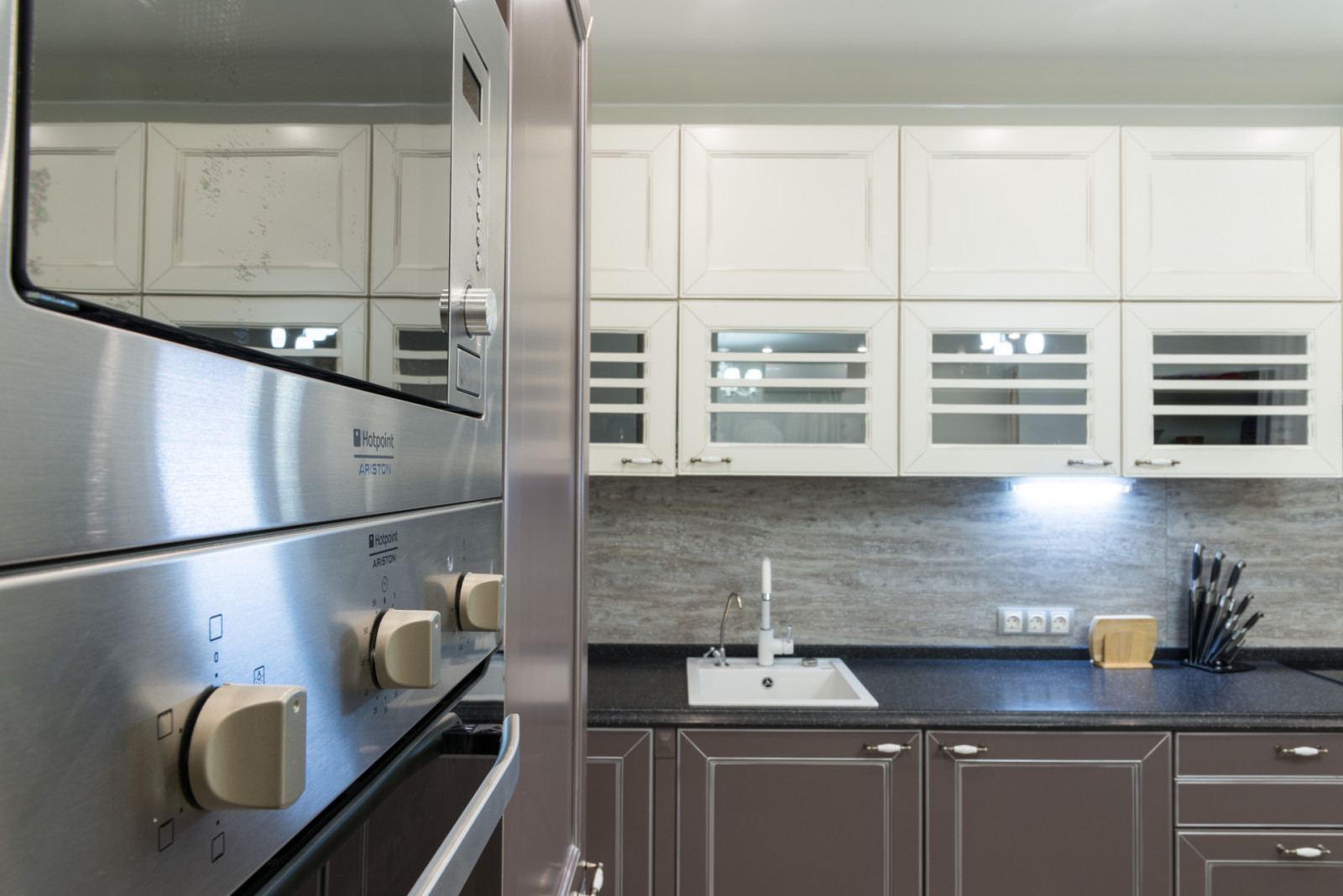 Кухня-гостиная в светлых тонах