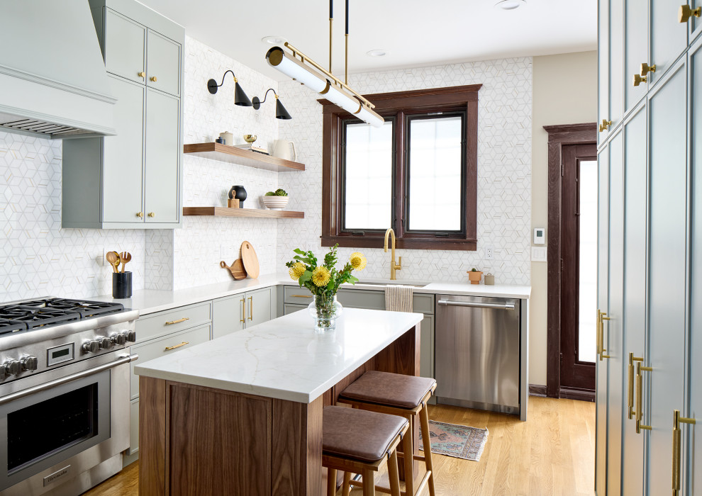 Transitional kitchen photo in Chicago