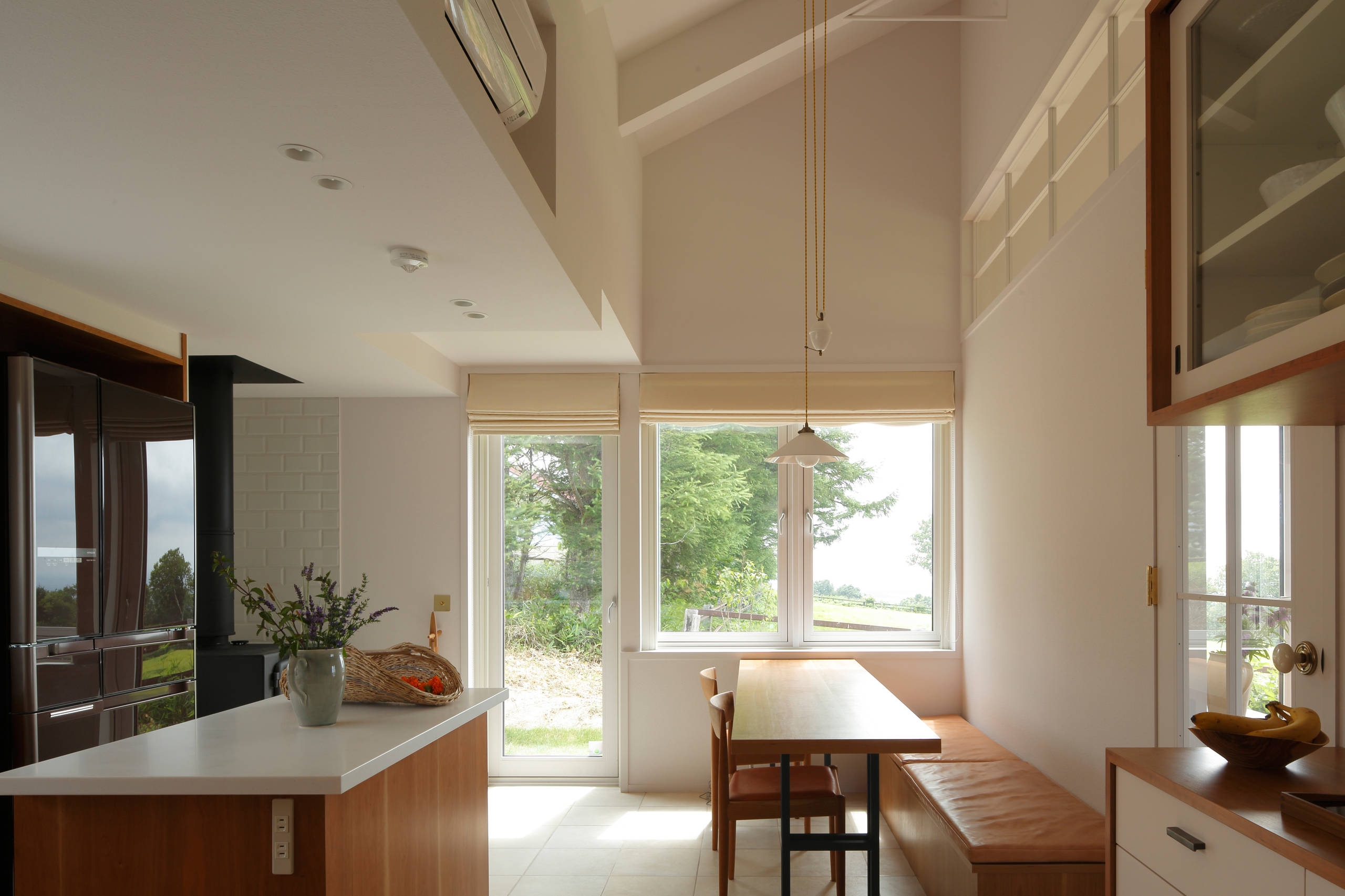 Houzz Tour: In Japan, Farmhouse Style Inspires an Island Home
