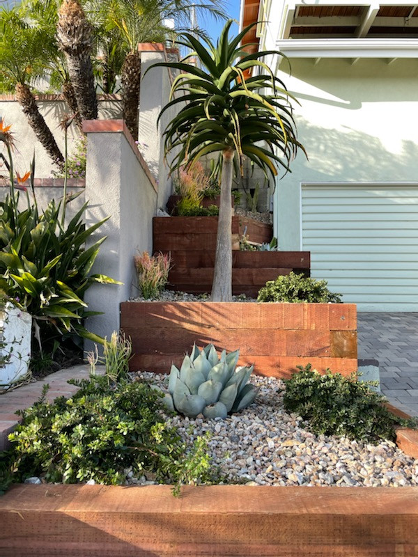 San Pedro, CA: Palm Springs Mid-Mod by the Beach