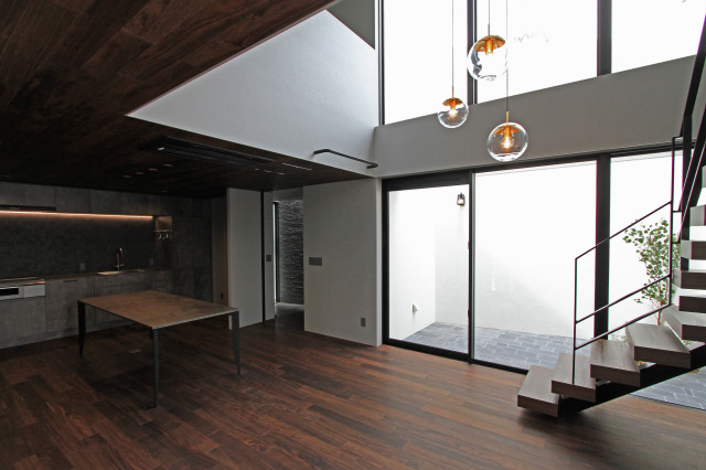 経塚の家 moderne-salon
