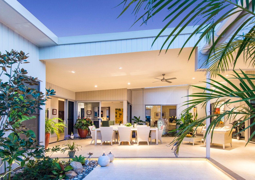 Design ideas for a beach style patio in Brisbane.