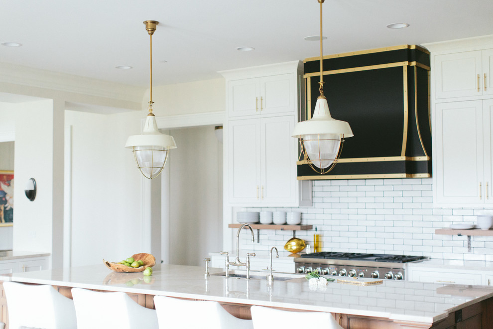 Transitional kitchen photo in Chicago