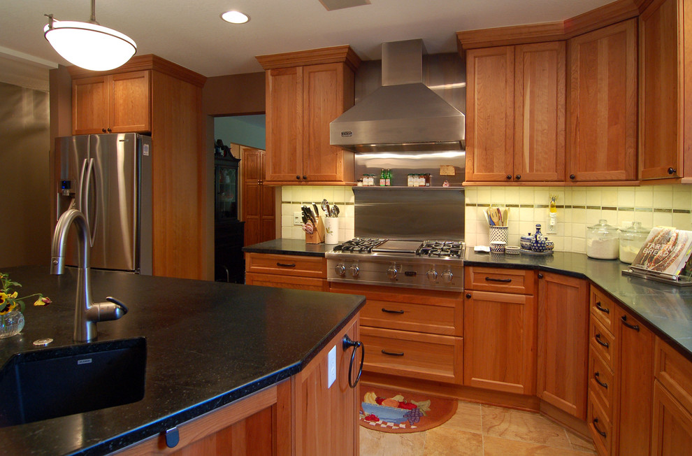 Kitchen - transitional kitchen idea