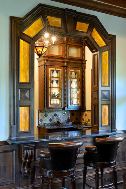 Mid-sized traditional home bar in Dallas.
