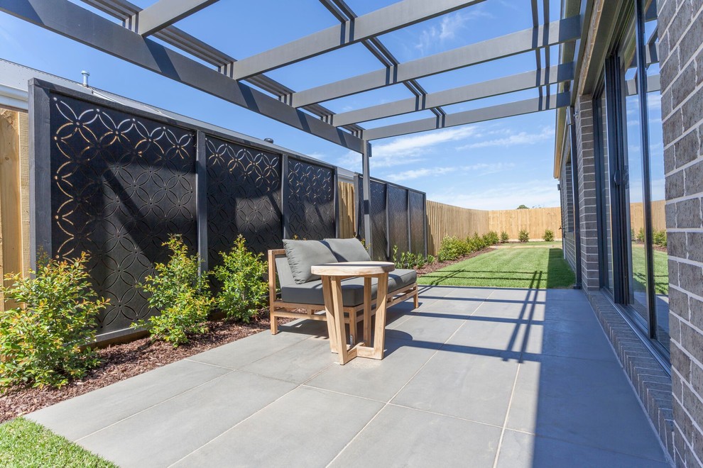 Design ideas for a contemporary patio in Geelong.