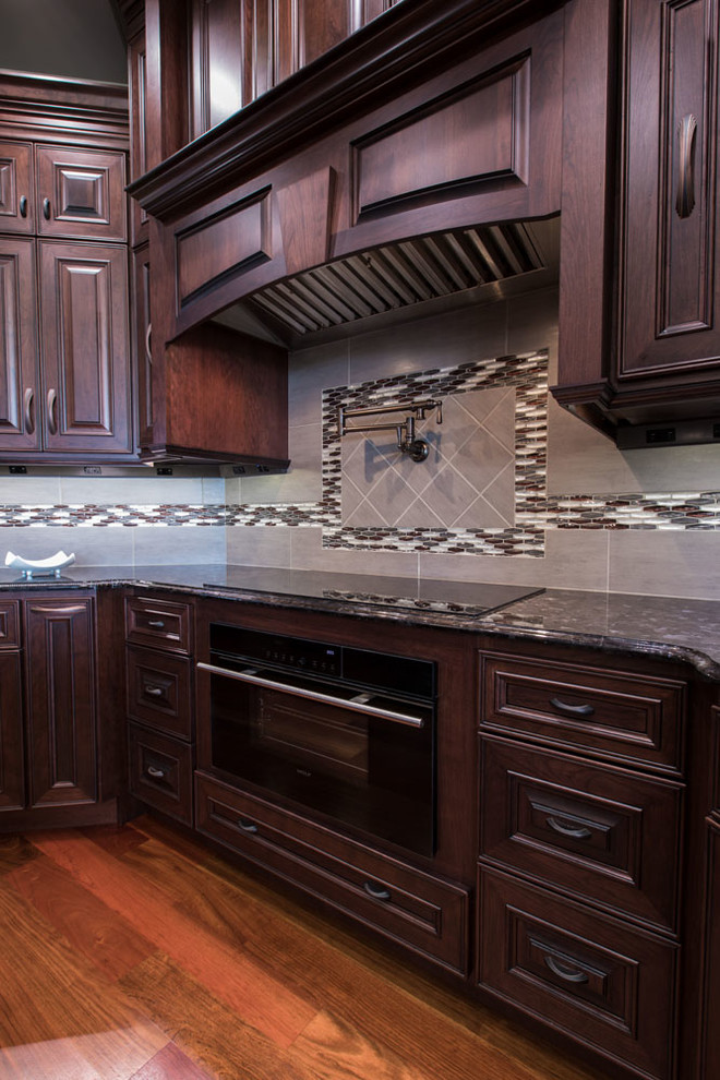 Kitchen - transitional kitchen idea
