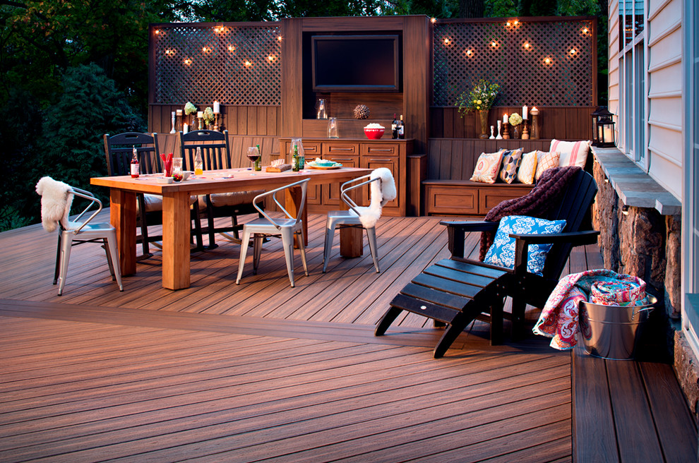 Inspiration for a shabby-chic style deck remodel in Sacramento