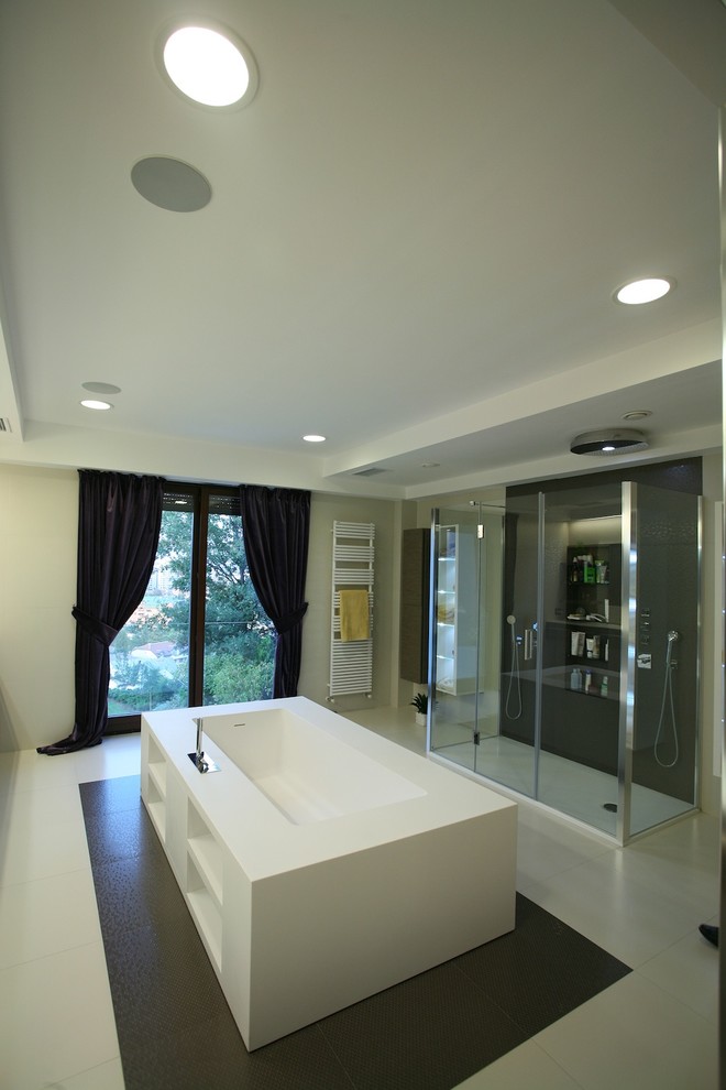 Photo of a contemporary bathroom in Salt Lake City.