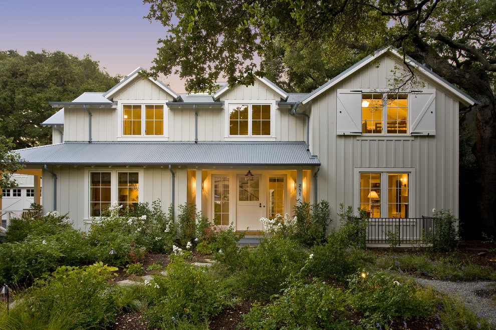 Inspiration for a mid-sized country two-storey exterior in San Francisco with wood siding.