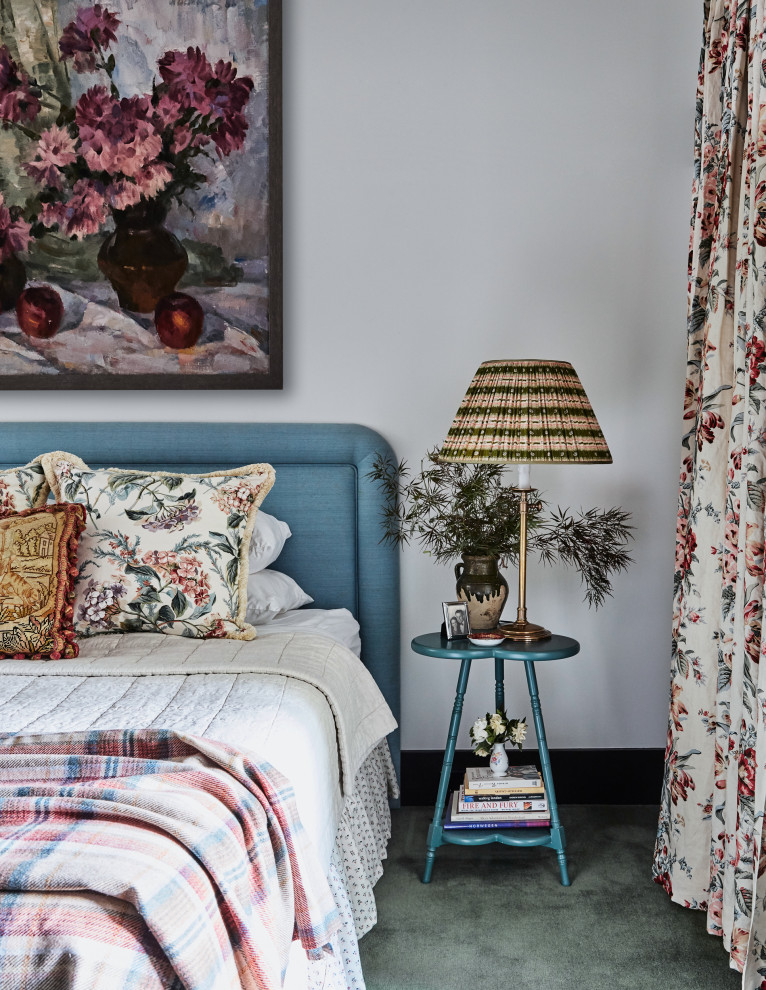 Inspiration for a transitional bedroom in Sydney.