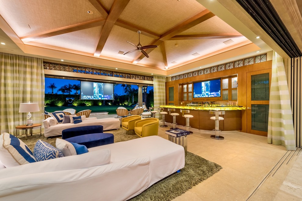 Example of a transitional home design design in Los Angeles