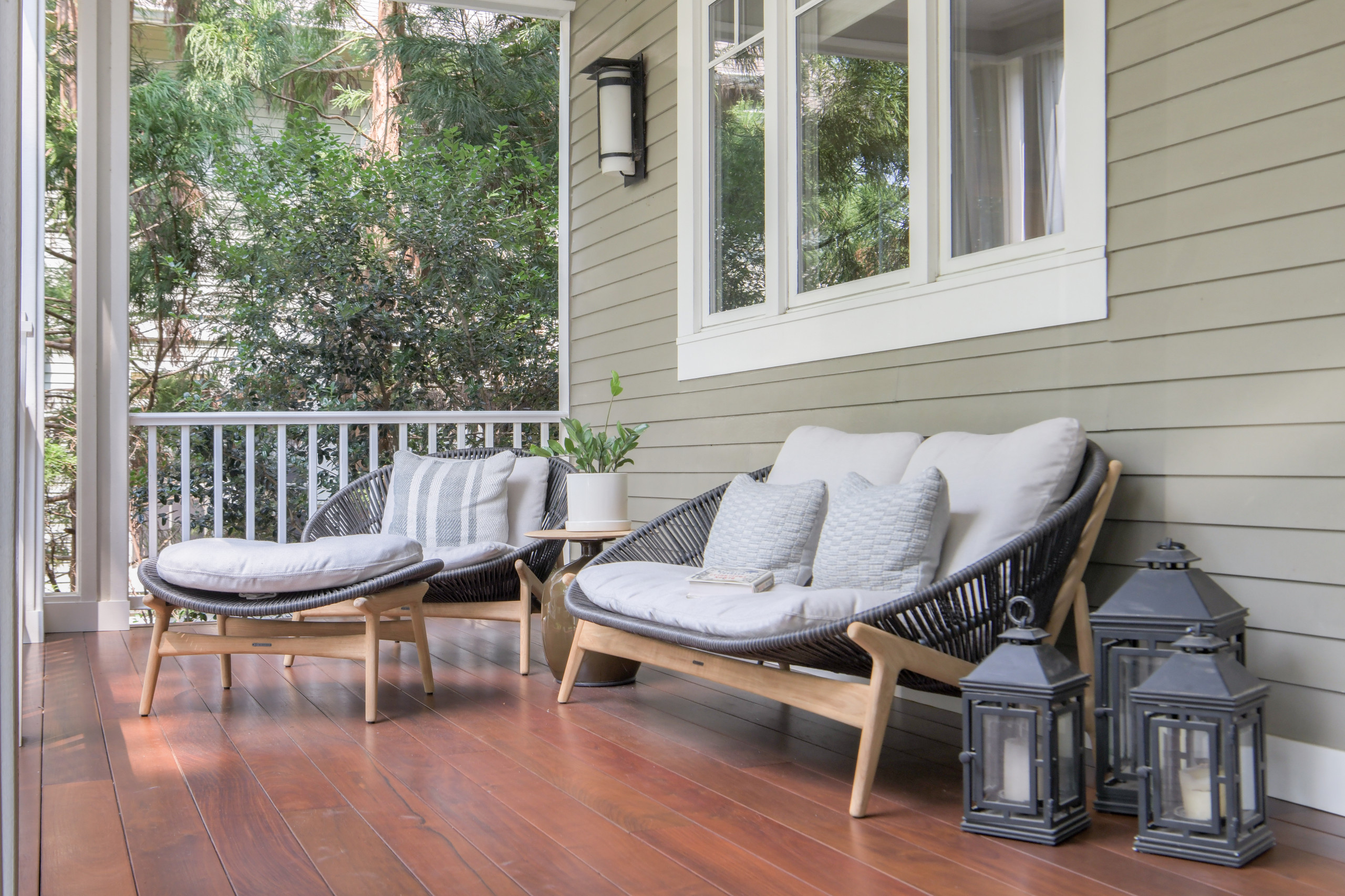 Porch Furniture A Welcoming Entry