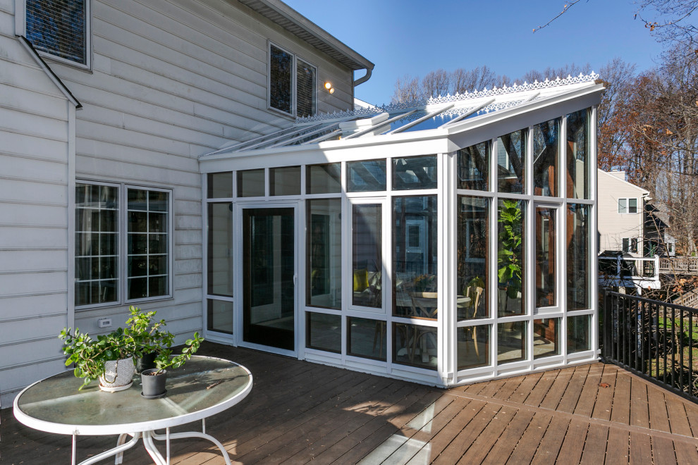 Example of a transitional home design design in Baltimore