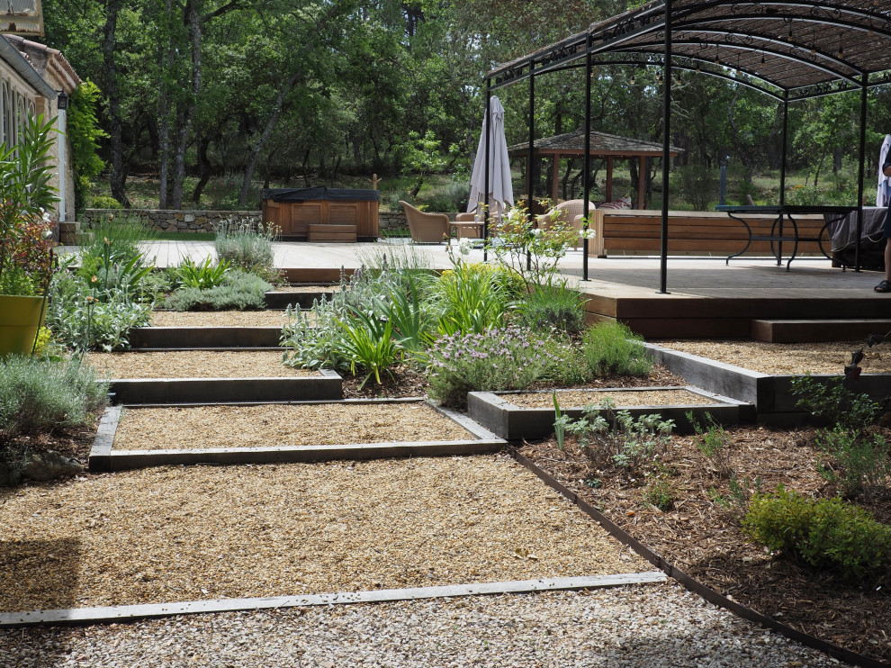 Jardin naturel sous les chênes