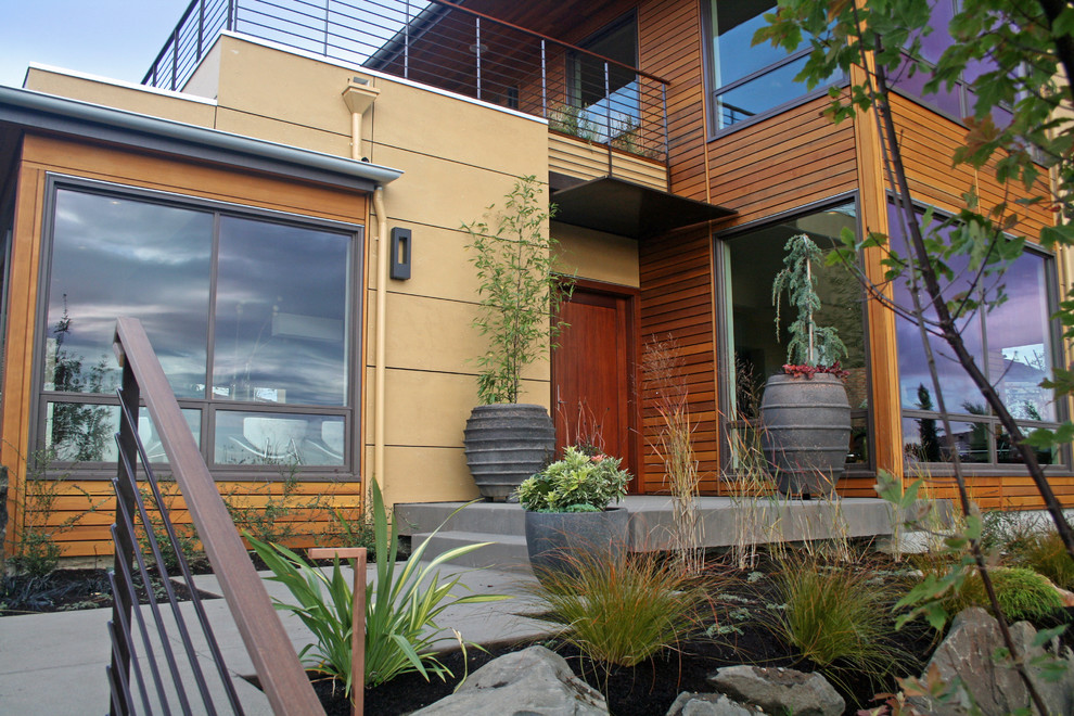 Design ideas for a contemporary garden in Seattle.