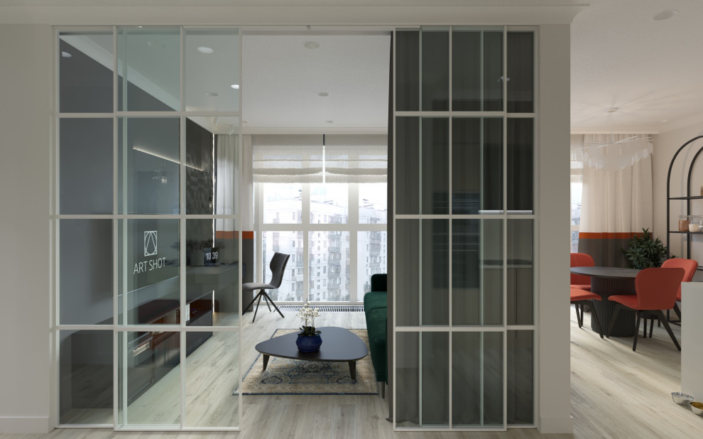 Вид на зону гостиной и столовой из коридора