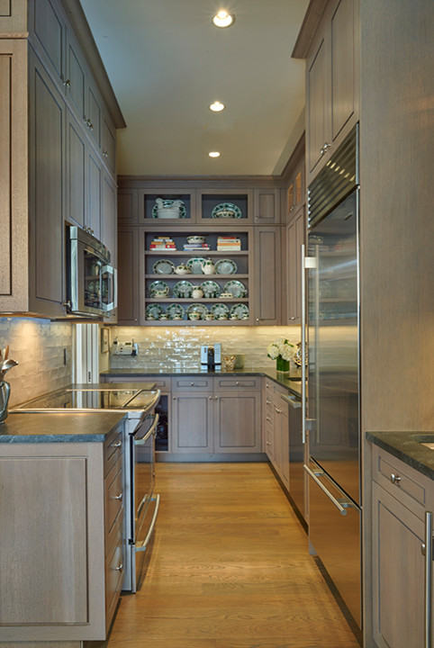 Kitchen - transitional kitchen idea in Boston
