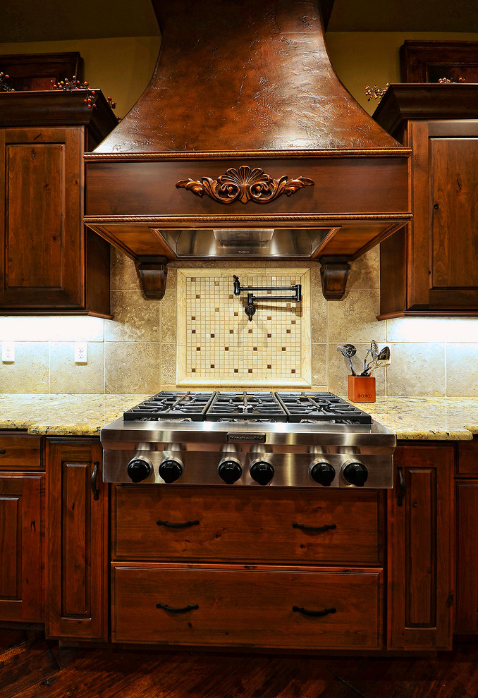 Kitchen - transitional kitchen idea in Denver
