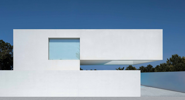 House of sand modern-exterior