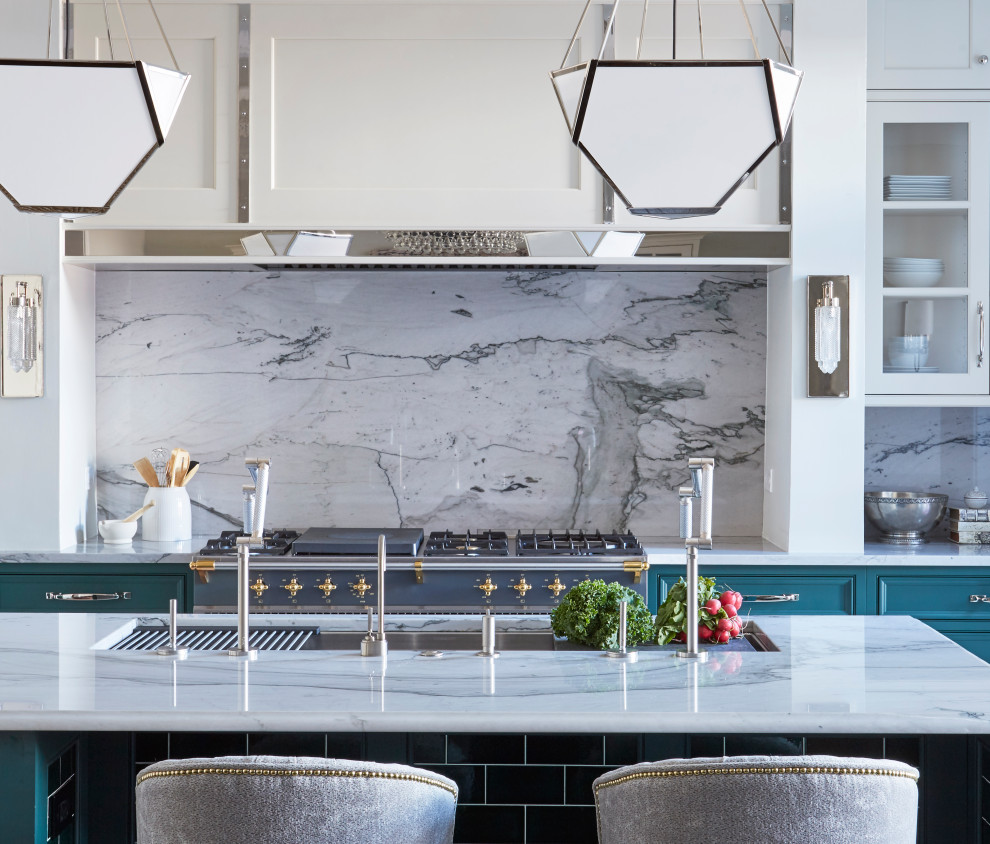 Transitional kitchen photo in Chicago