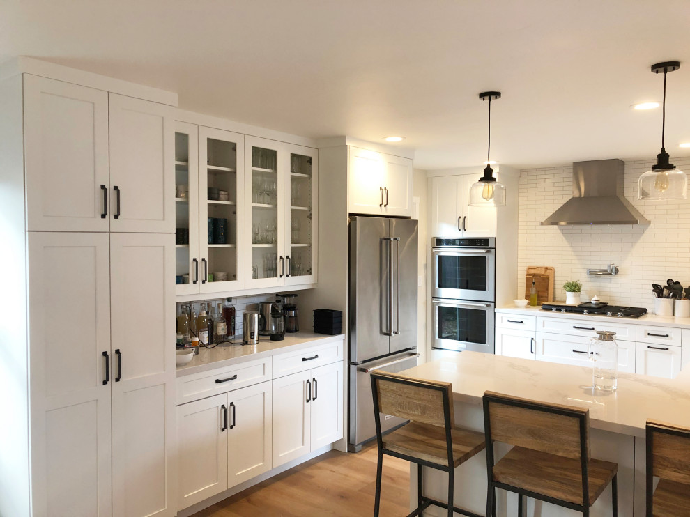 Kitchen - transitional kitchen idea