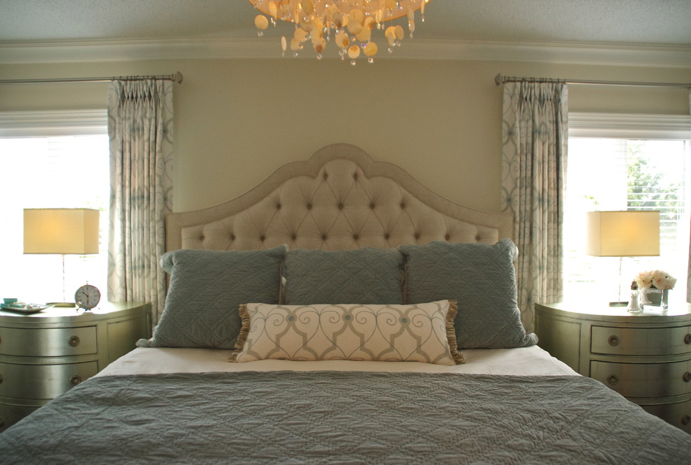 Inspiration for a transitional bedroom in Toronto.