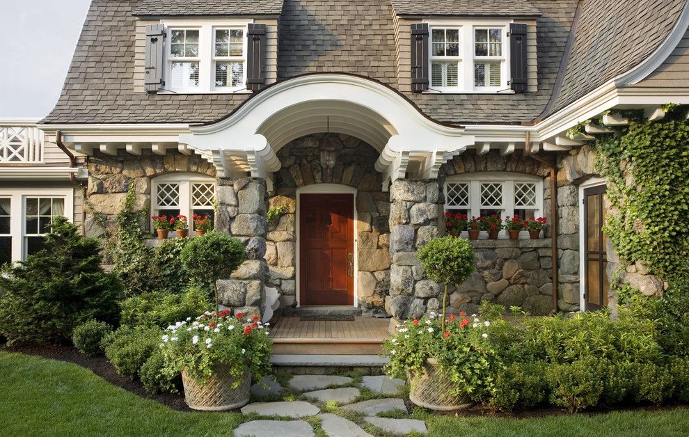 Design ideas for an expansive traditional entryway in Boston.