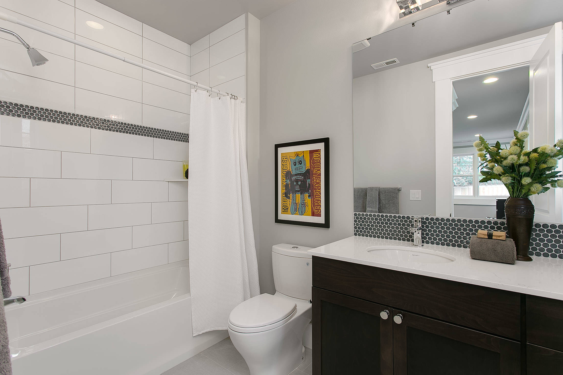 Secondary Bathroom - Photos \u0026 Ideas | Houzz, image size:2300x1534