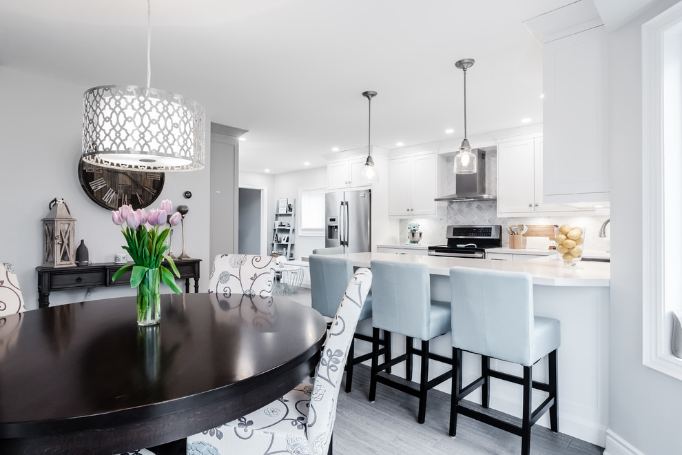 Kitchen - transitional kitchen idea in Toronto