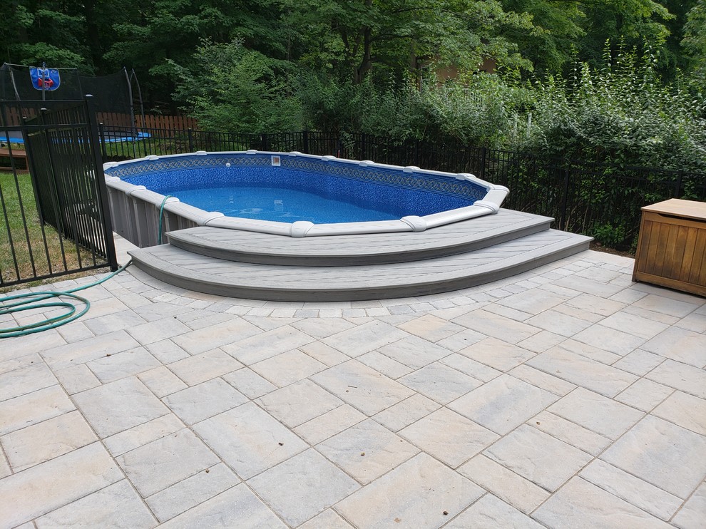 Example of a transitional deck design in New York