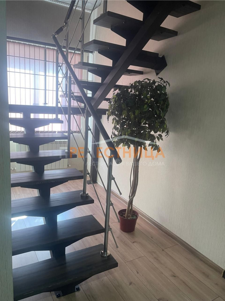 Лестница на центральном косоуре Ассоль-59