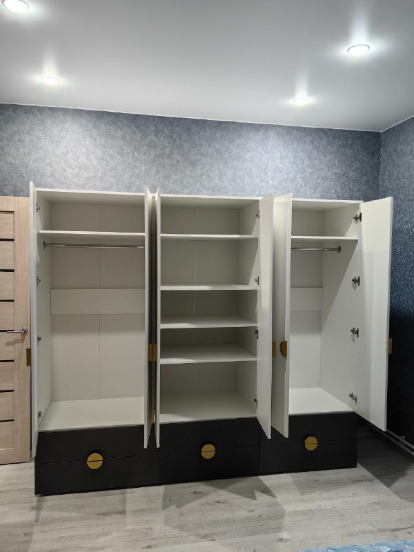 Распашные шкафы