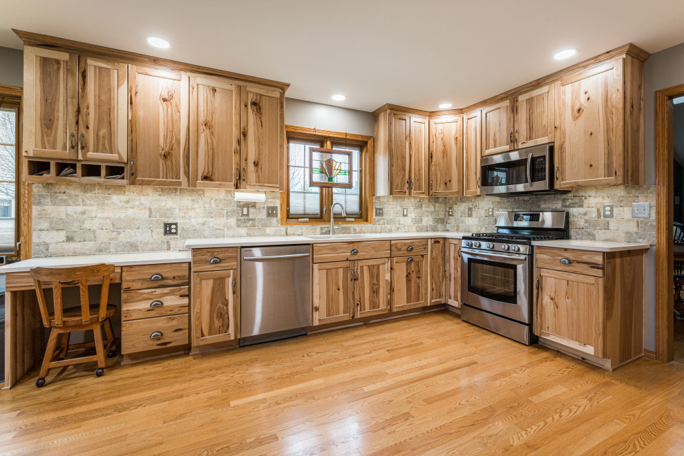 Home design - rustic home design idea in Chicago