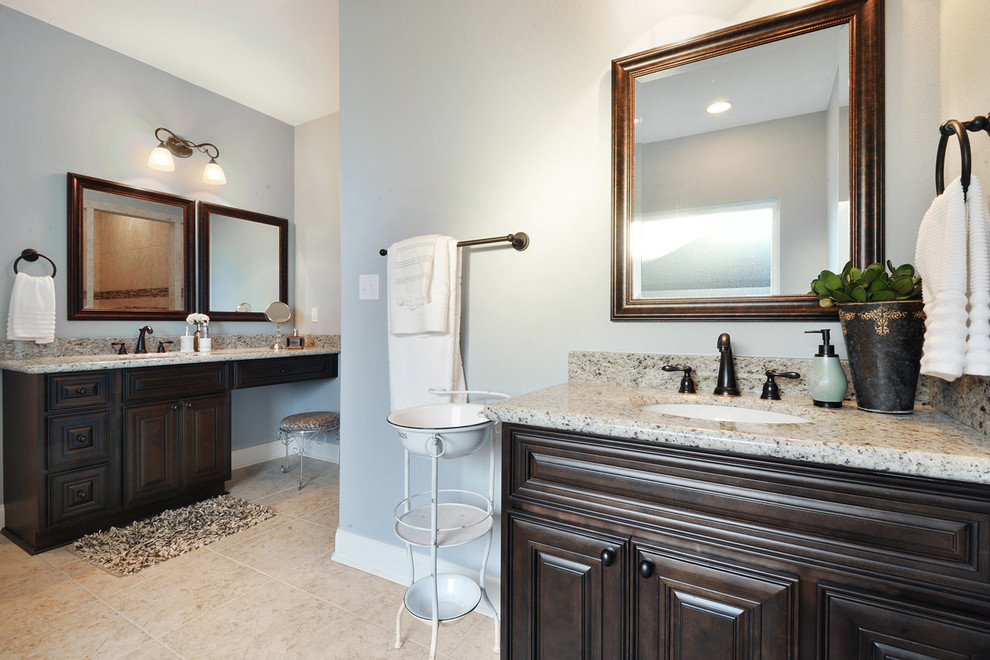 Farmhouse master bathroom photo
