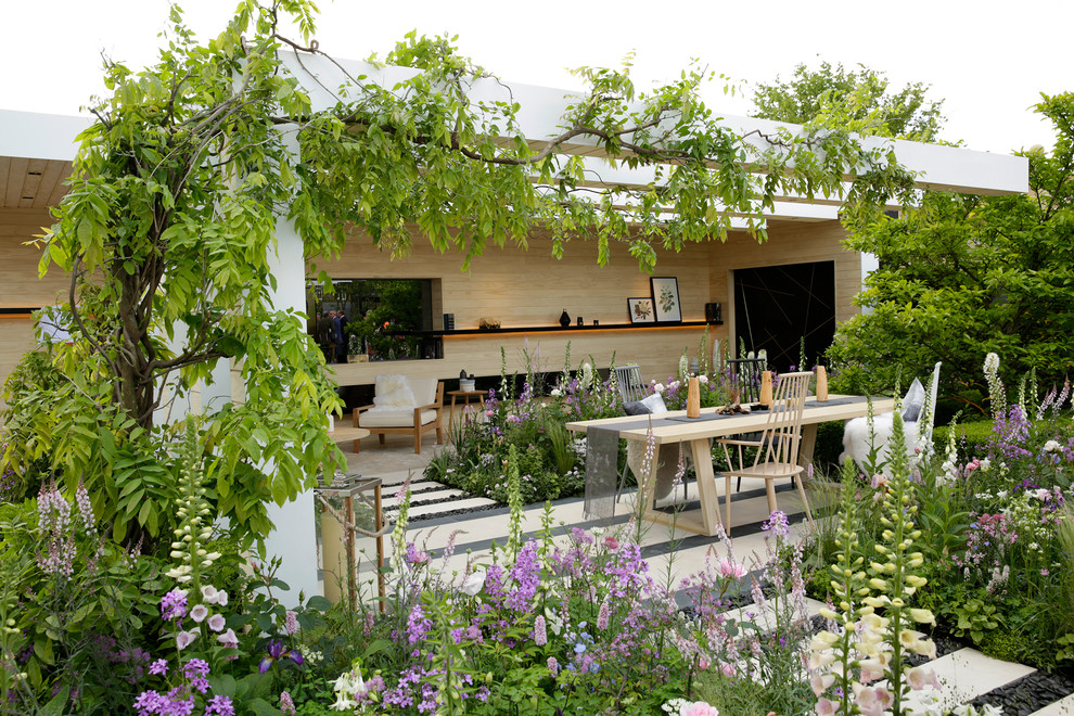 Inspiration for a mid-sized scandinavian backyard patio in London with a pergola.