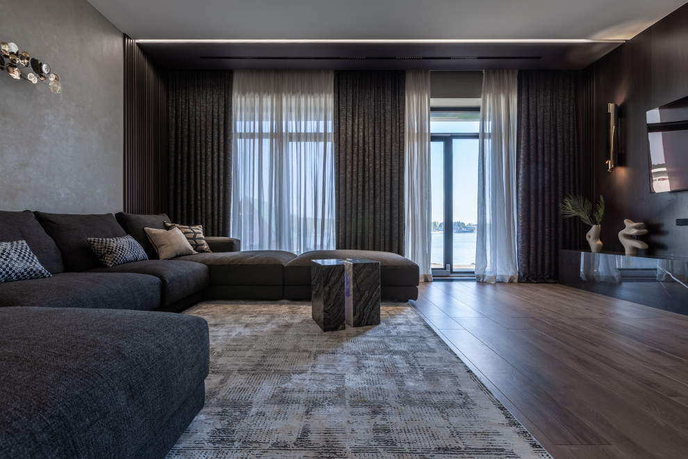 На берегу большой реки