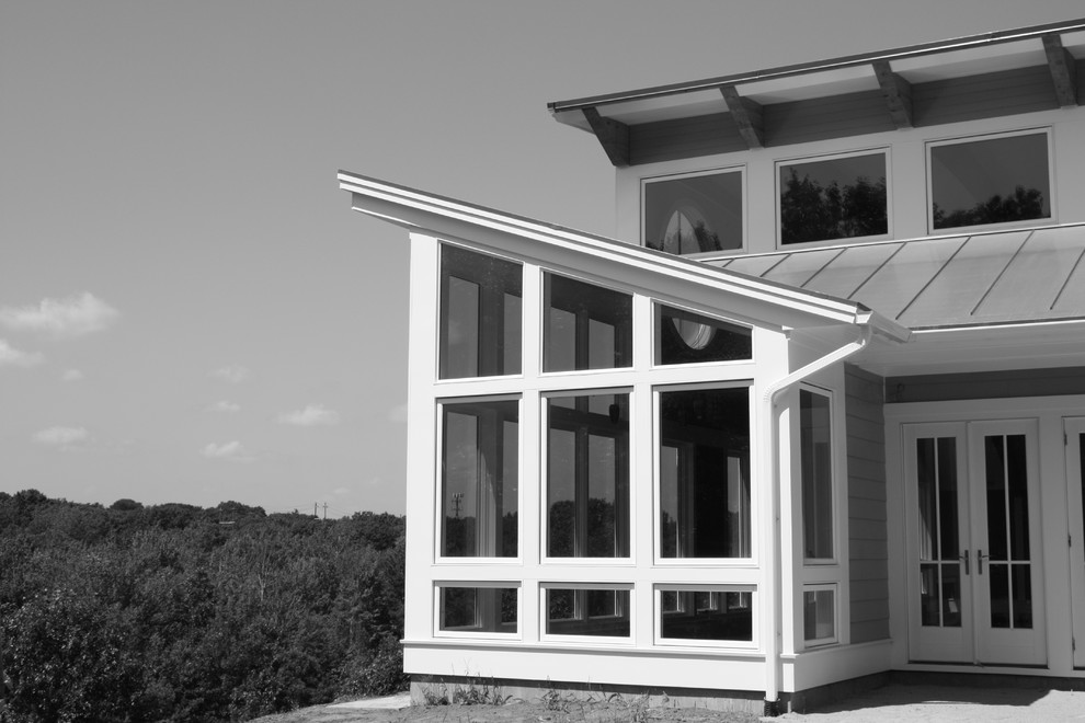 Example of a transitional home design design in Boston