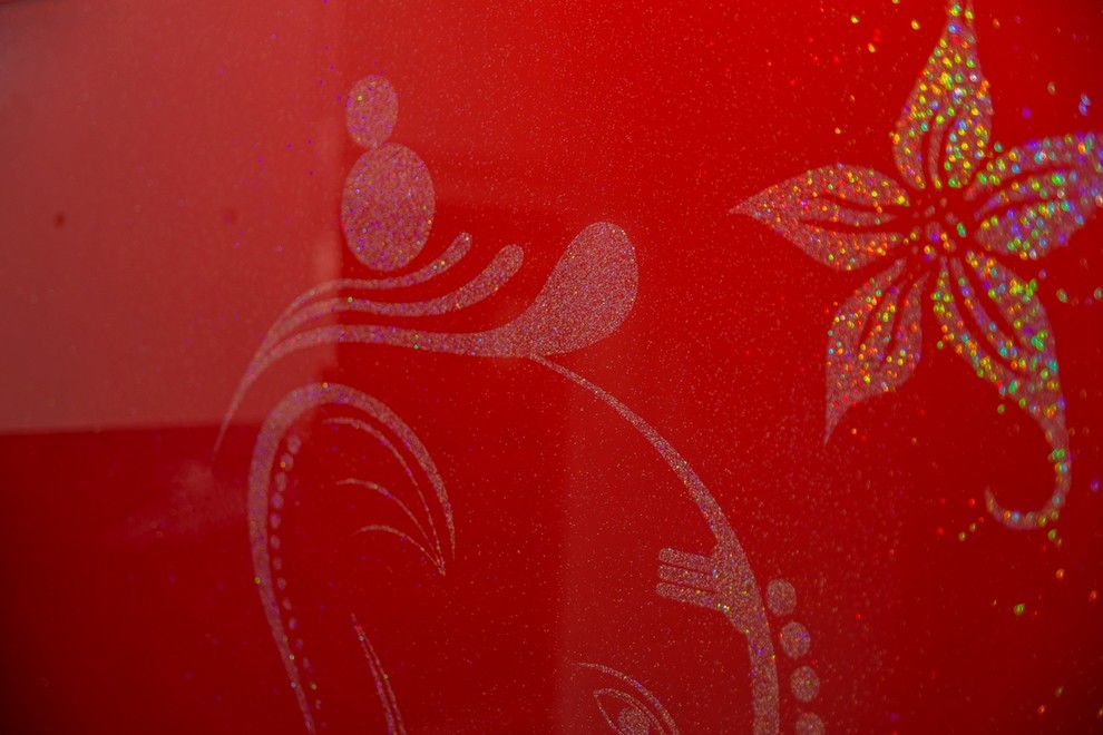 "RED GANESH GLITTER" Stenciled Glass Kitchen Splashback by CreoGlass