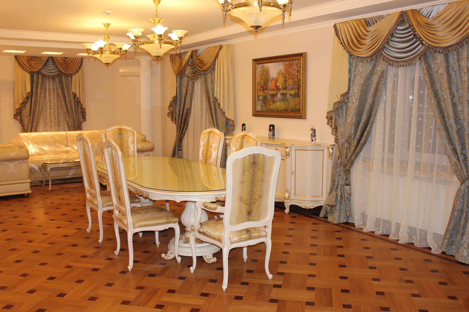 Гостинная с ламбрекенами