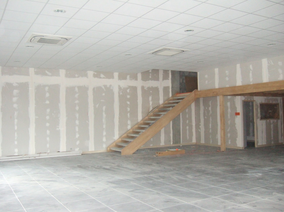 AGENCEMENT INTERIEUR MAGASIN DE MATERIEL MEDICAL SALLANCHES