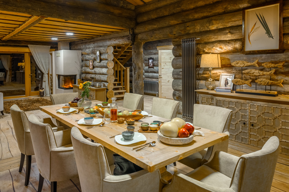 Inspiration for a country dining room in Moscow.