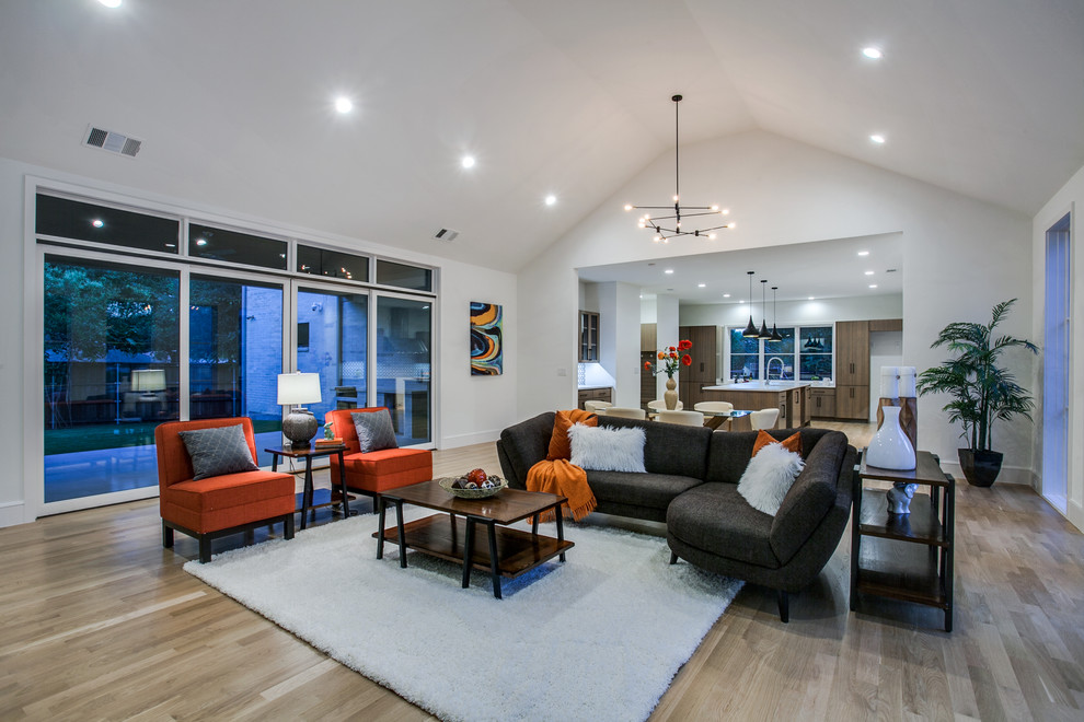 Inspiration for a transitional home design remodel in Dallas