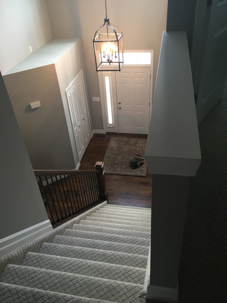 Design ideas for a mid-sized transitional staircase in Detroit.