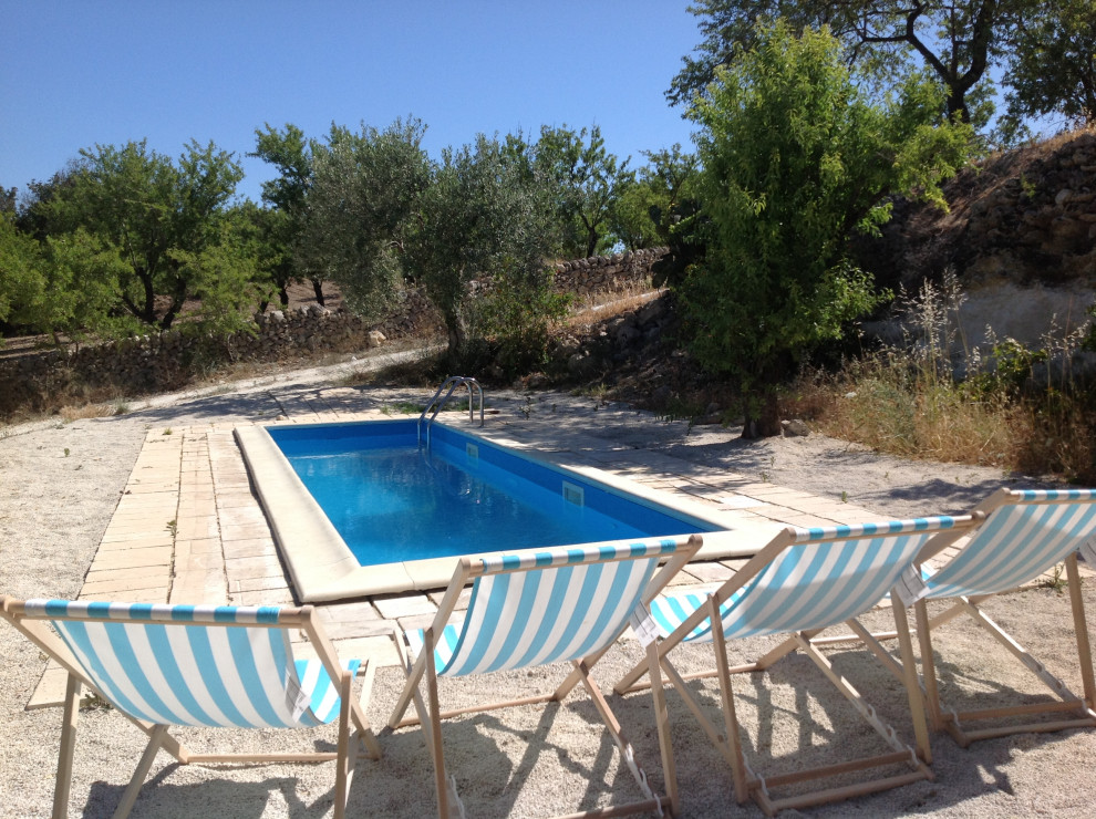Nuova costruzione di una villa con giardino in Sicilia