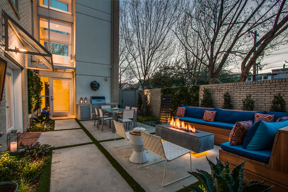 Inspiration for a modern patio in Dallas.