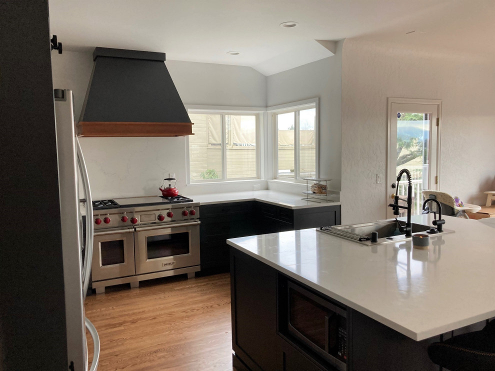Photo of a mid-sized midcentury open plan kitchen in Seattle with shaker cabinets, grey cabinets and with island.